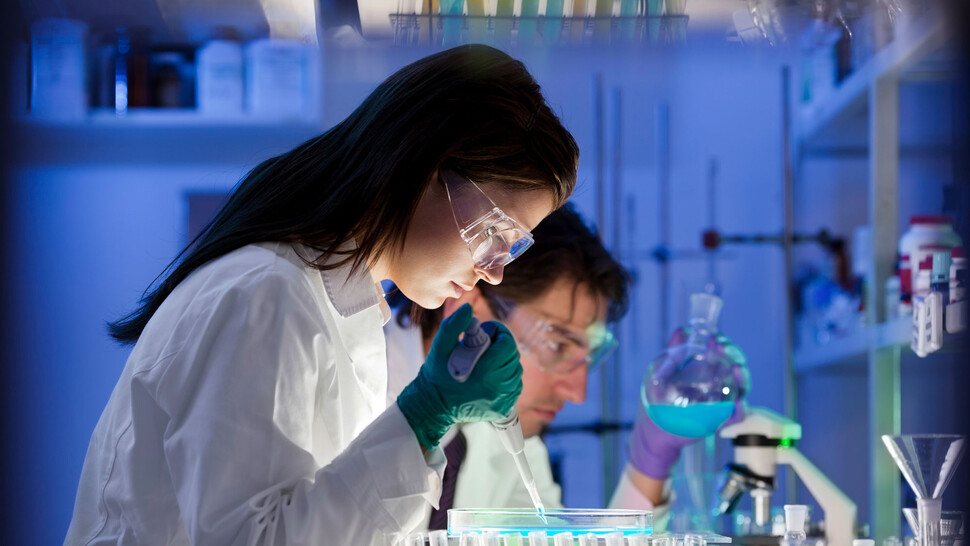 Humidity control in laboratories and cleanrooms Humidity control in laboratories and cleanrooms