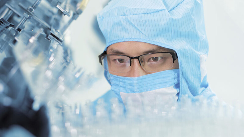 Humidity control in cleanrooms Humidity control in cleanrooms
